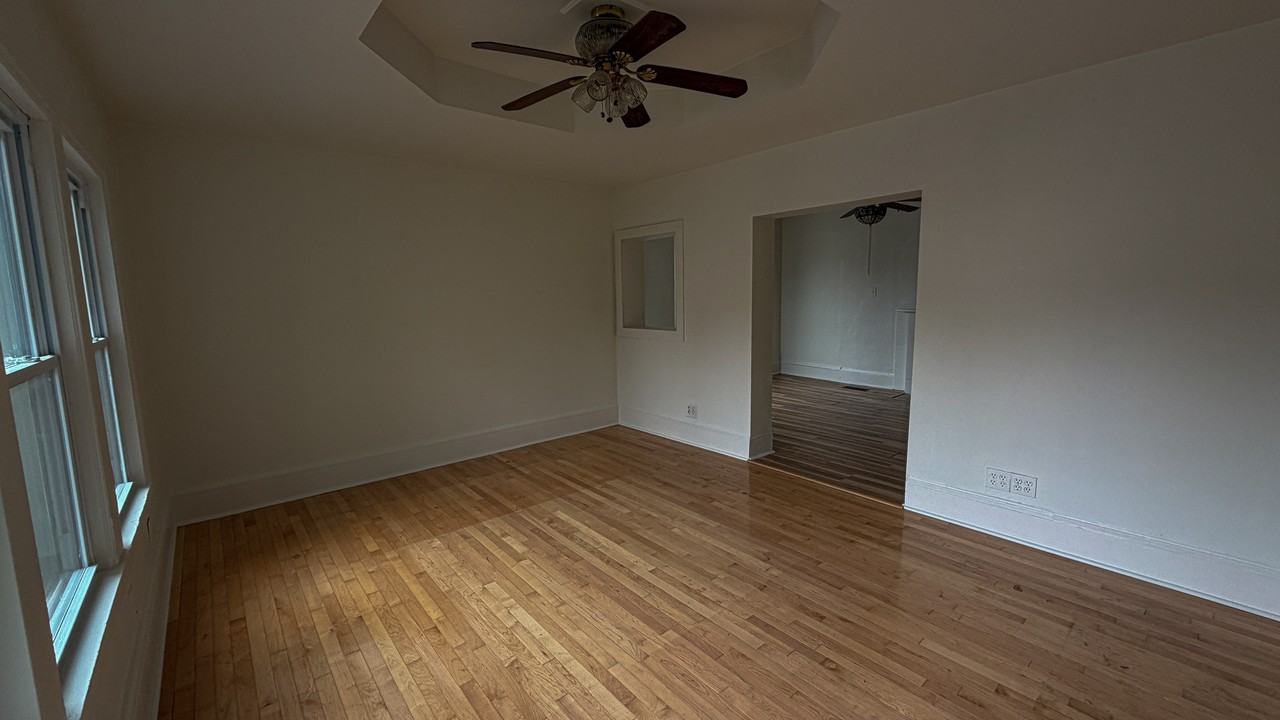 413 W Mineral St - Photo 2 of 16