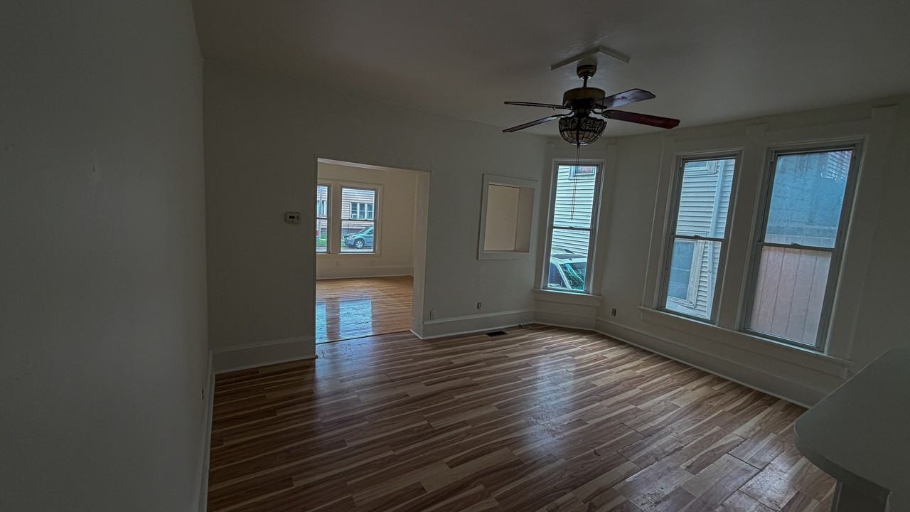 413 W Mineral St - Photo 5 of 16