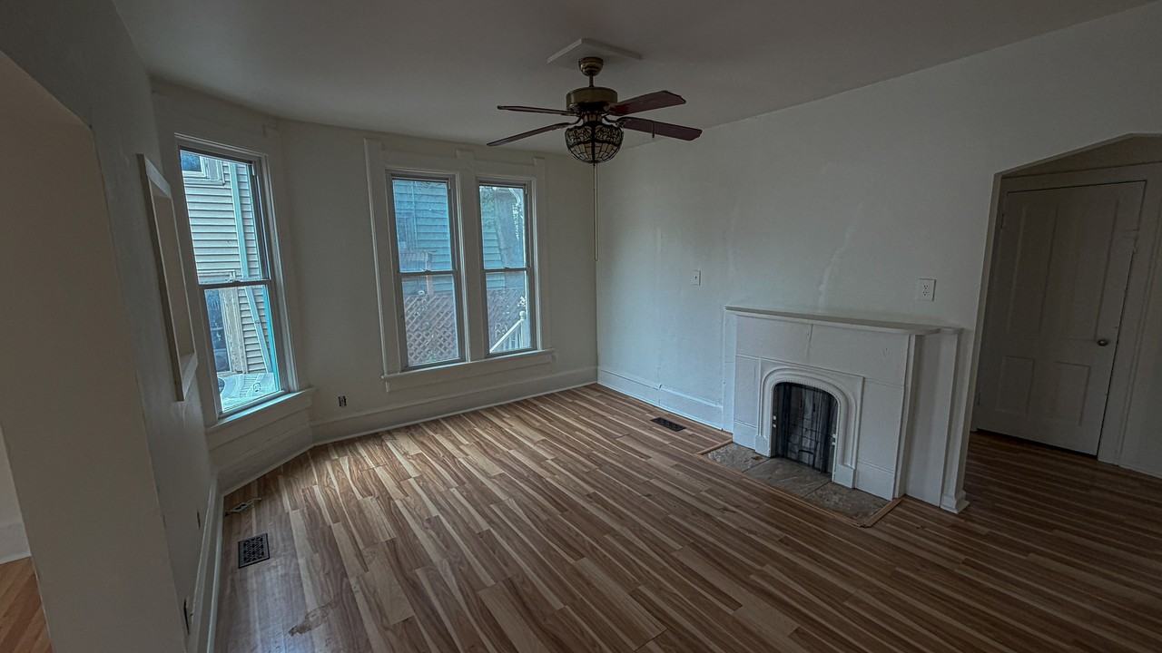 413 W Mineral St - Photo 6 of 16