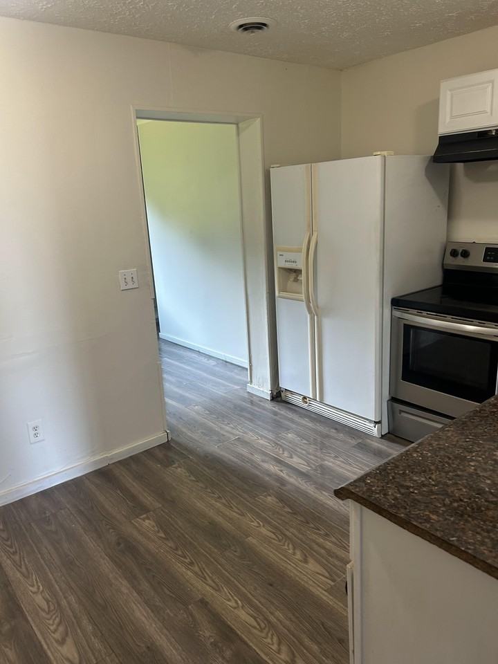 4104 Main St #1 - Photo 3 of 12