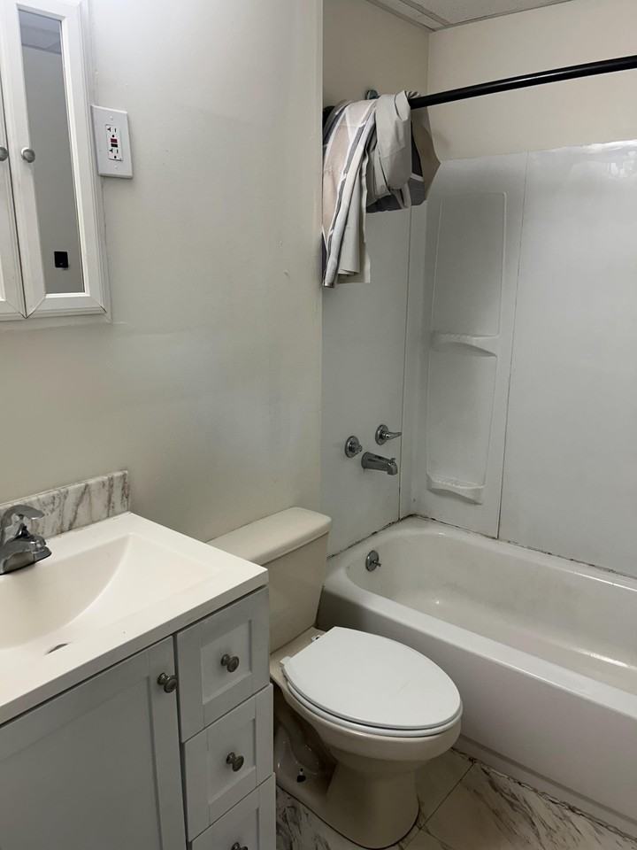4104 Main St #1 - Photo 4 of 12