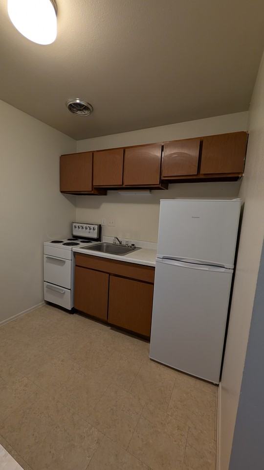 511 S Logan Ave #8 - Photo 2 of 8