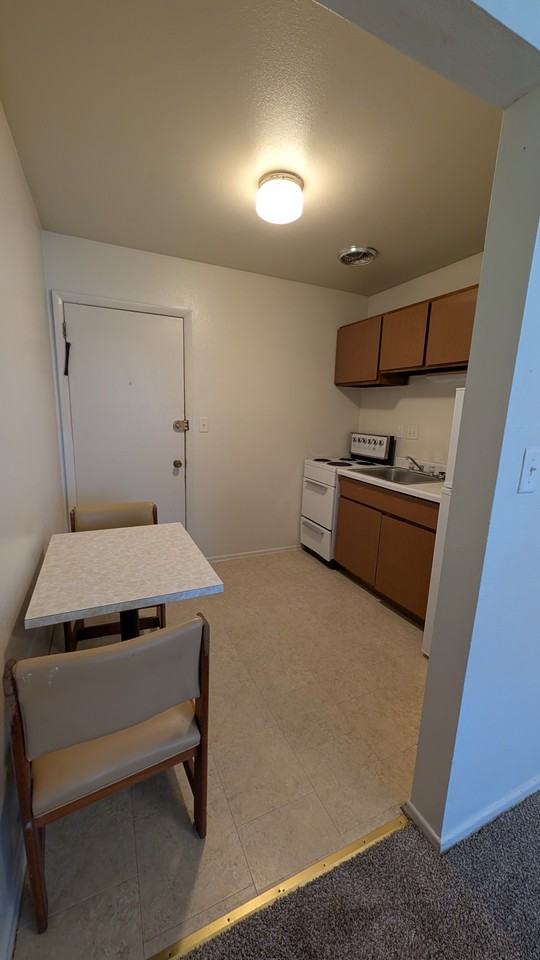 511 S Logan Ave #8 - Photo 3 of 8