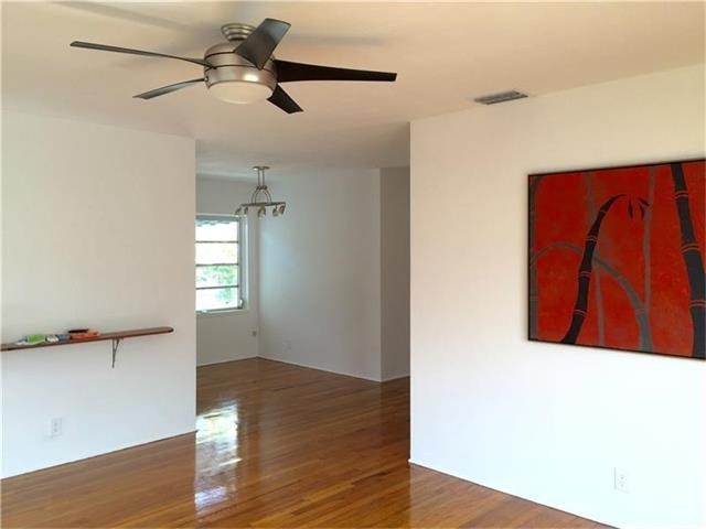 636 NE 8th Ave - Photo 2 of 8