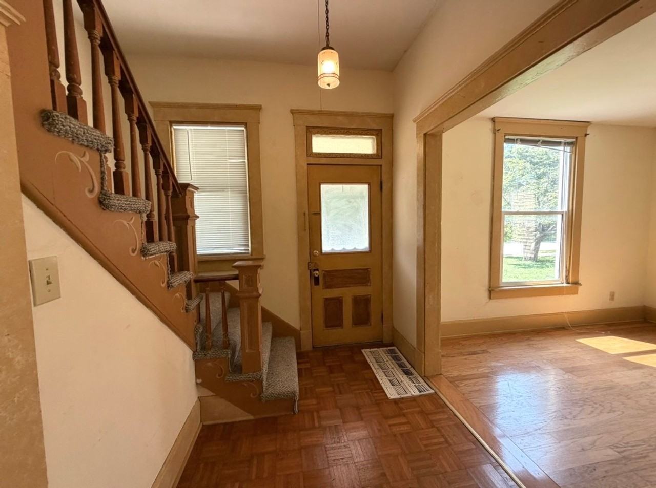 758 S Delaware Ave - Photo 4 of 21