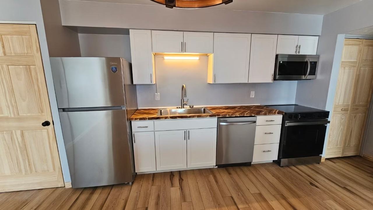 3141 Northwood Ave #10 - Photo 3 of 8