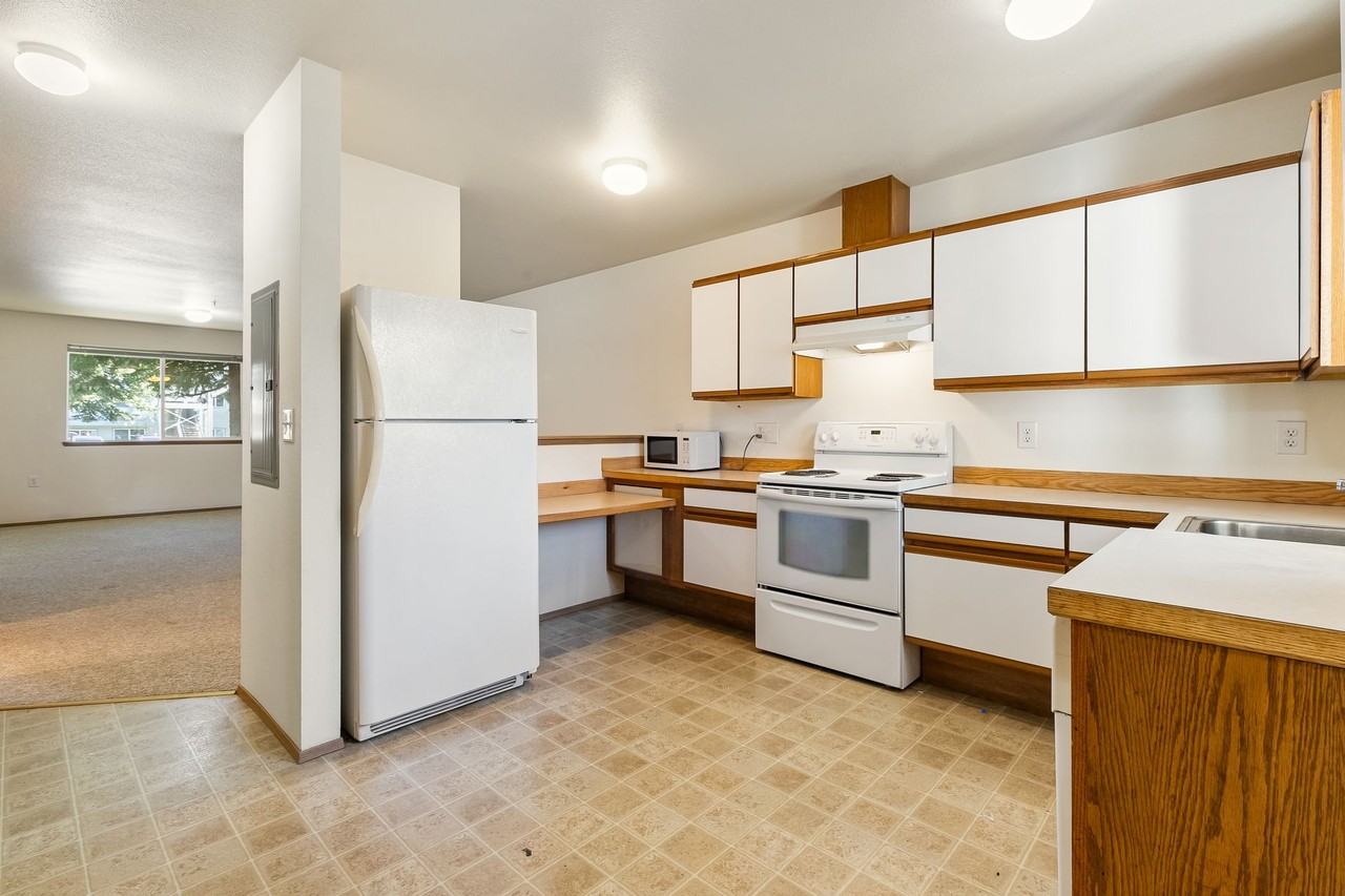 Sehome View Apartments – Timeless Comfort & Modern Convenience in the Heart of Bellingham - Photo 2 of 4