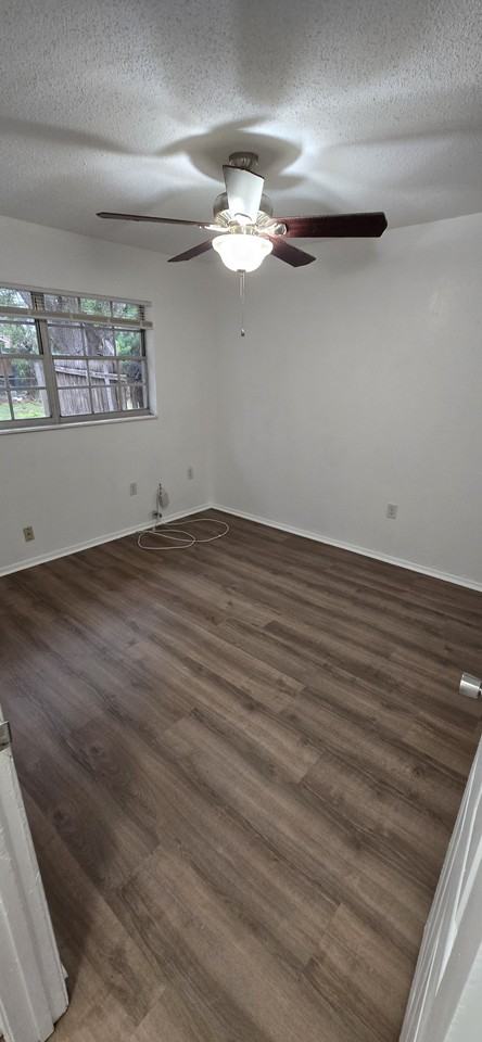 5012 22nd St W #B - Photo 7 of 20