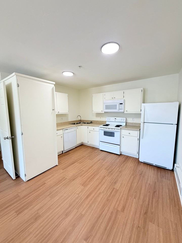 Cedar Creek Apartment Homes - Photo 3 of 6