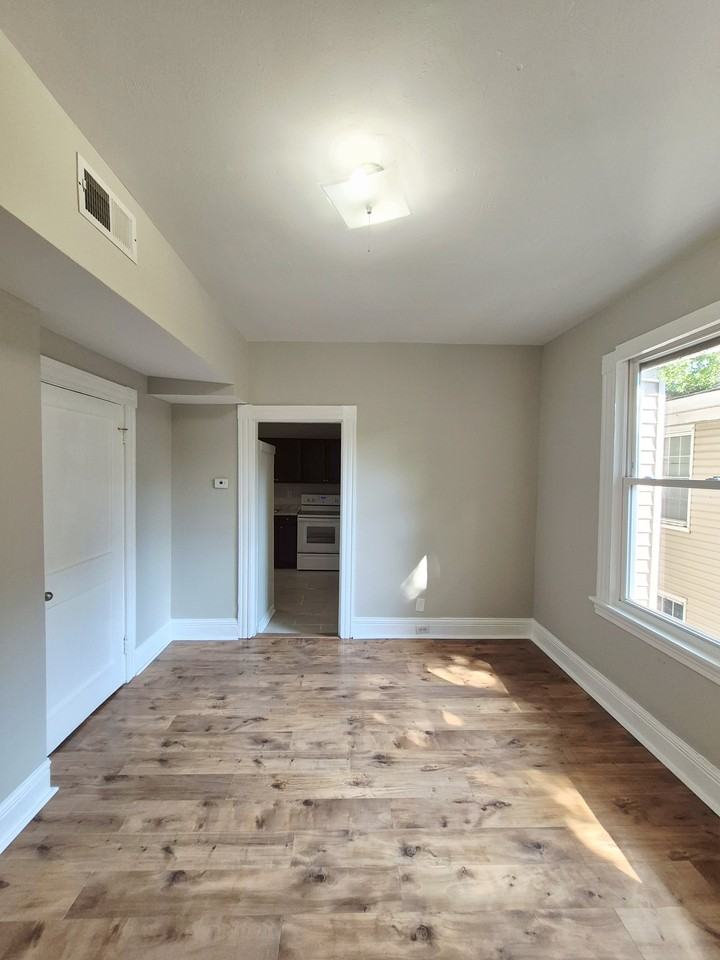 3209 3rd Ave #B - Photo 3 of 28