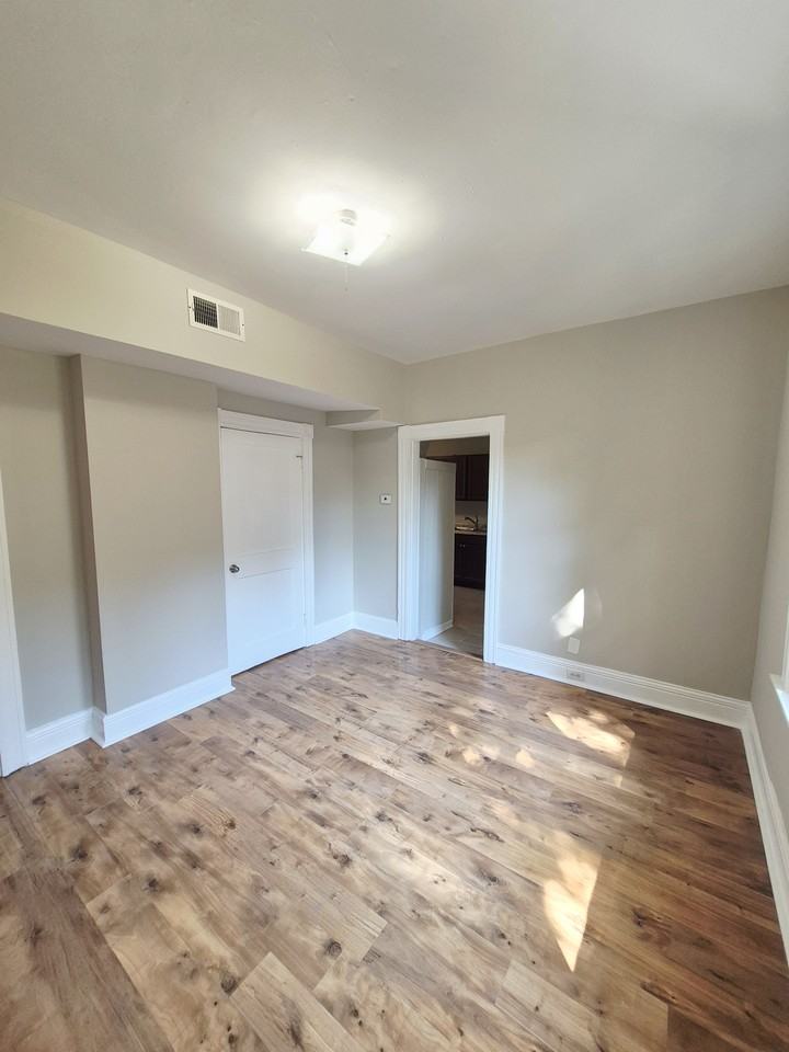 3209 3rd Ave #B - Photo 4 of 28