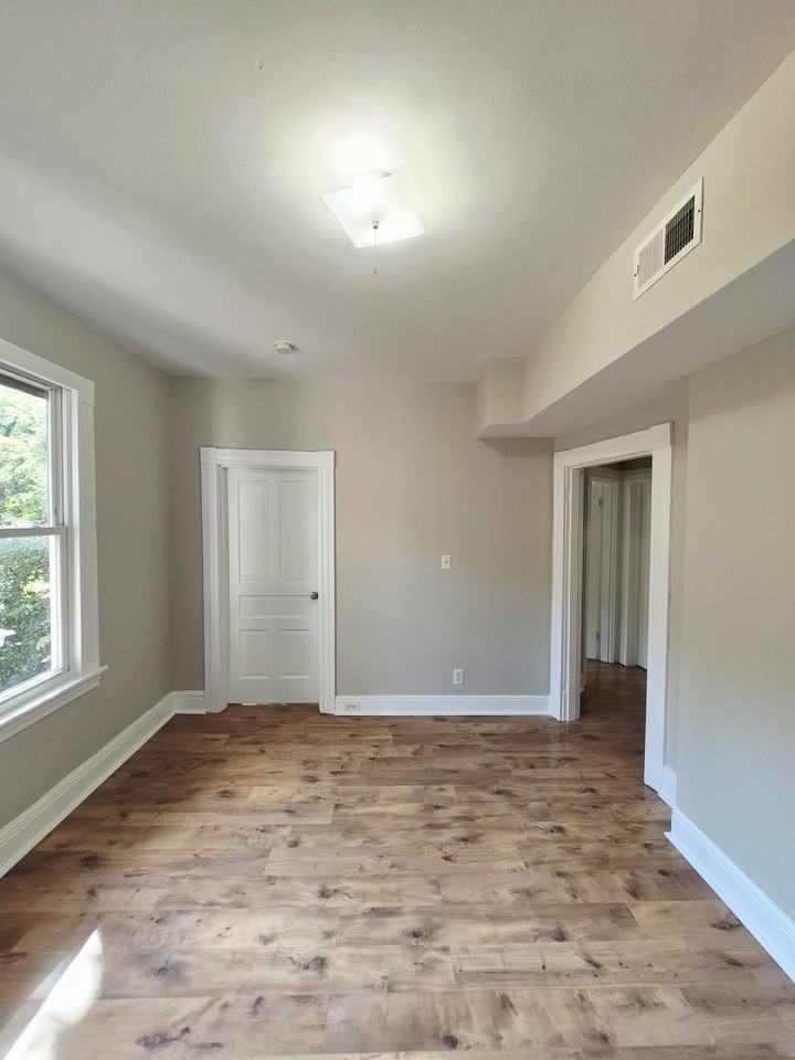 3209 3rd Ave #B - Photo 7 of 28