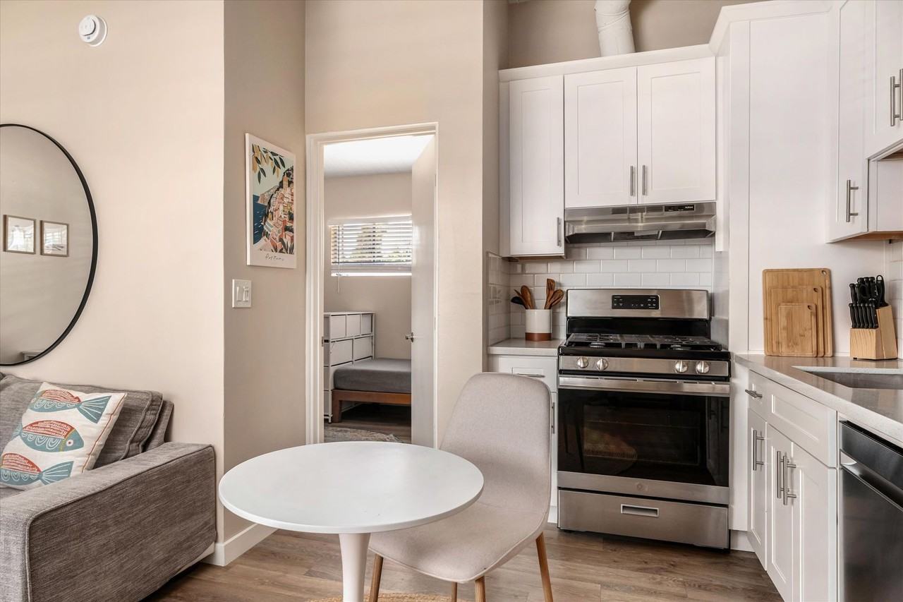 Leadbetter Lofts Student Inspired Living - Photo 6 of 37