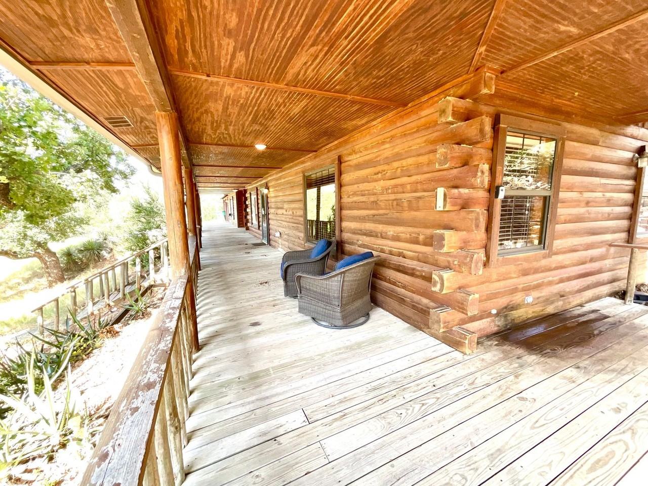 103 Beach Dr - Photo 2 of 31