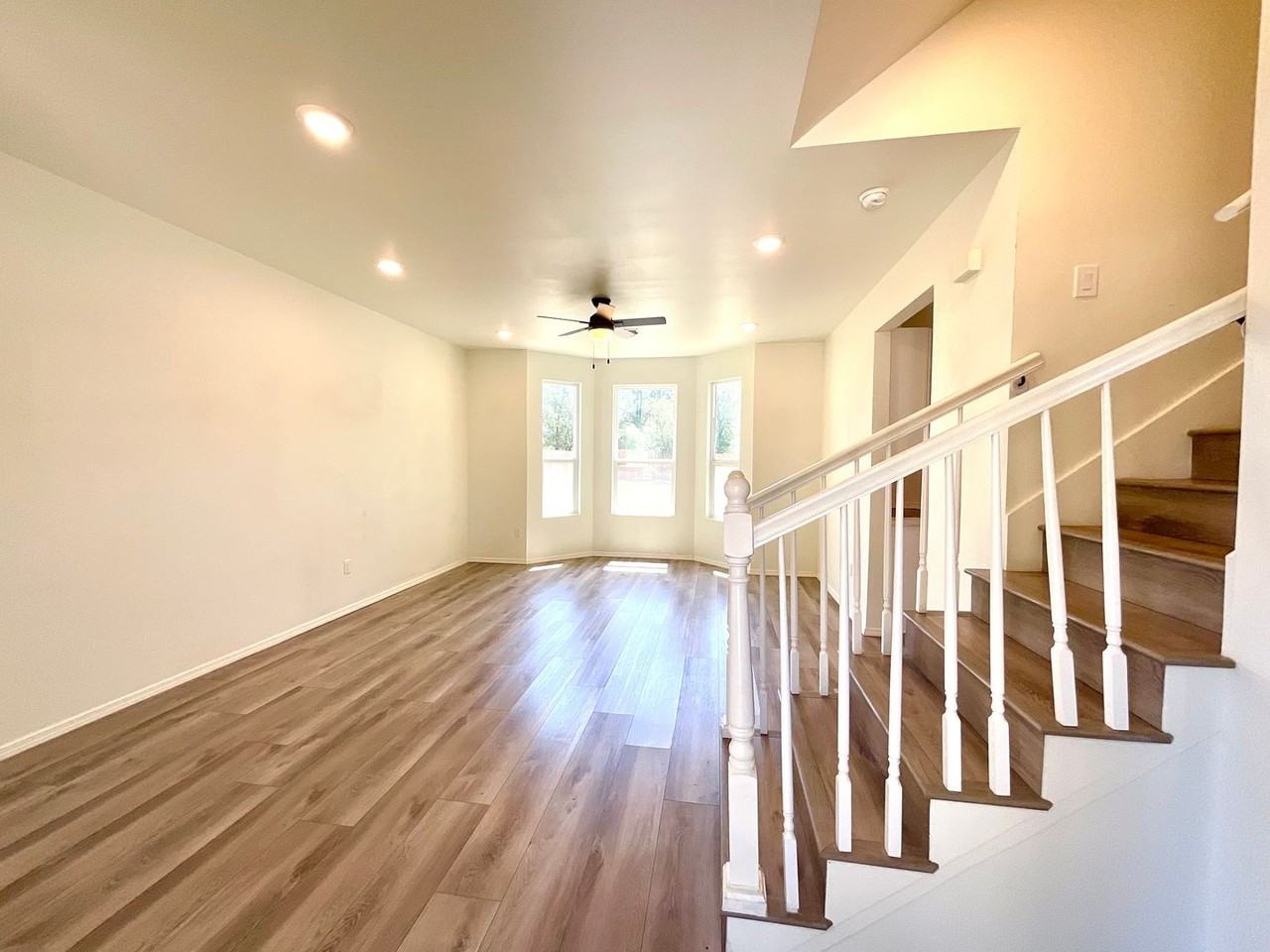 1202 N Mystic Dr - Photo 2 of 29