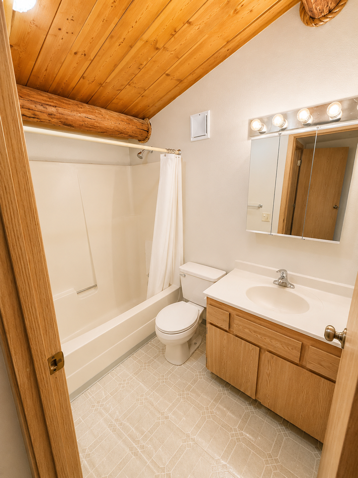 Beaver Lake Apartments | Peaceful Lakefront Living in North Pole, AK - Photo 6 of 12