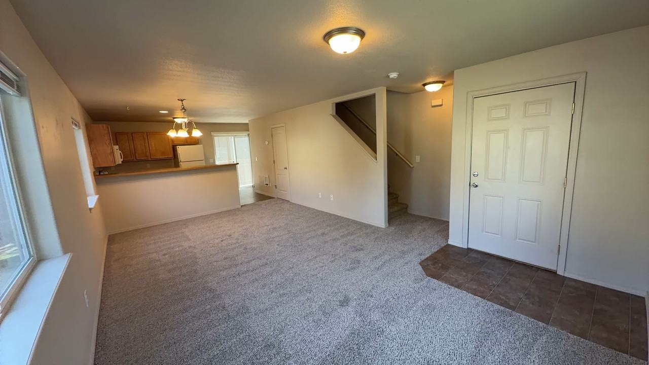 1398 Ne Elk Ct #1 - Photo 3 of 20