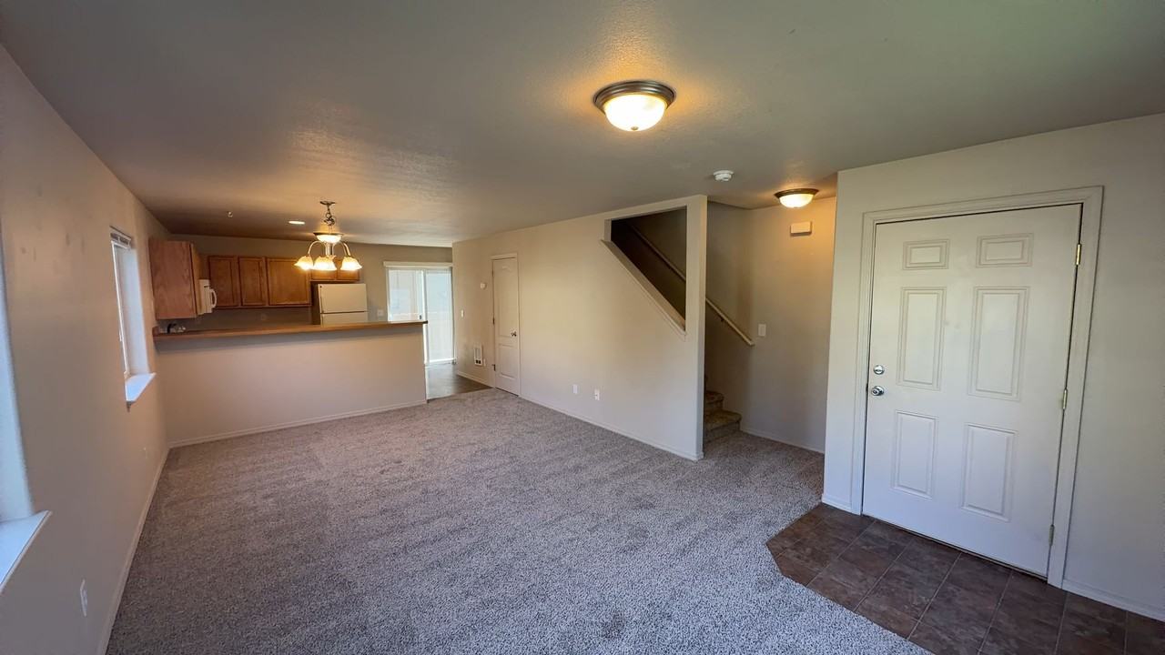 1398 Ne Elk Ct #1 - Photo 4 of 20