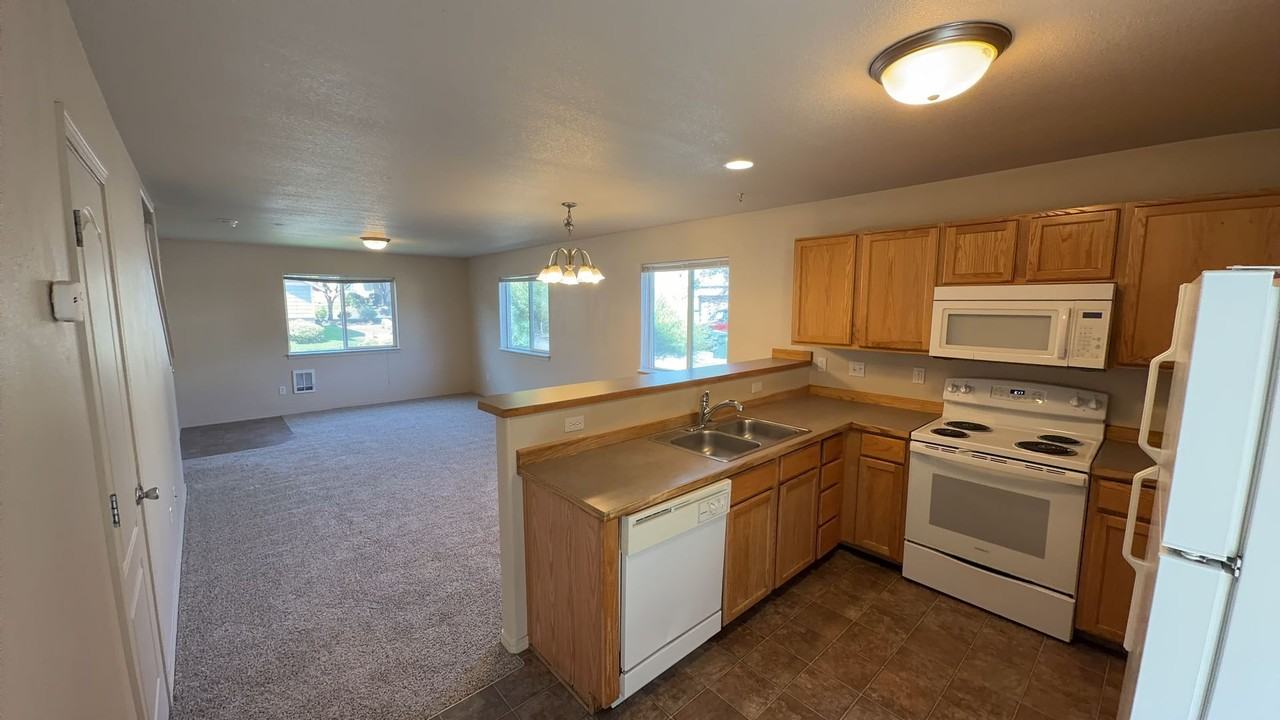 1398 Ne Elk Ct #1 - Photo 6 of 20