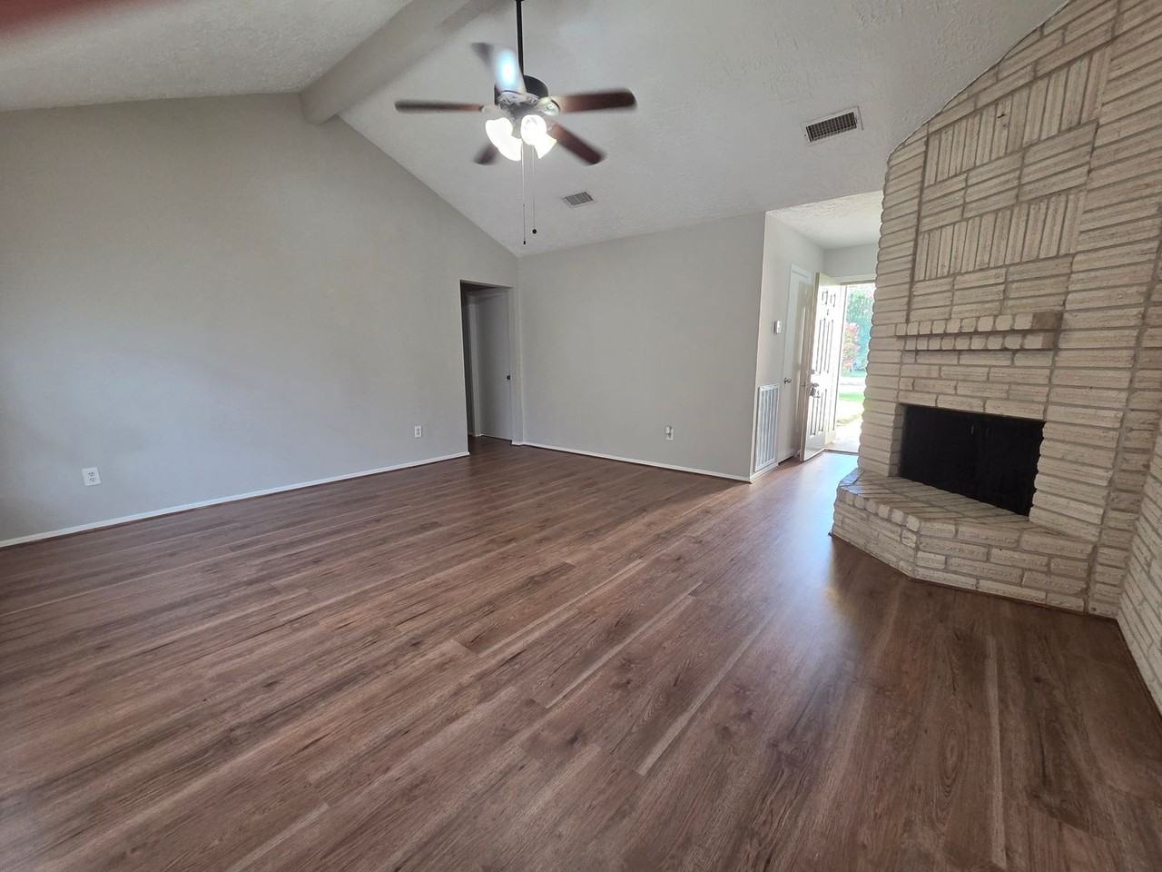 14210 Galvani Dr - Photo 5 of 20