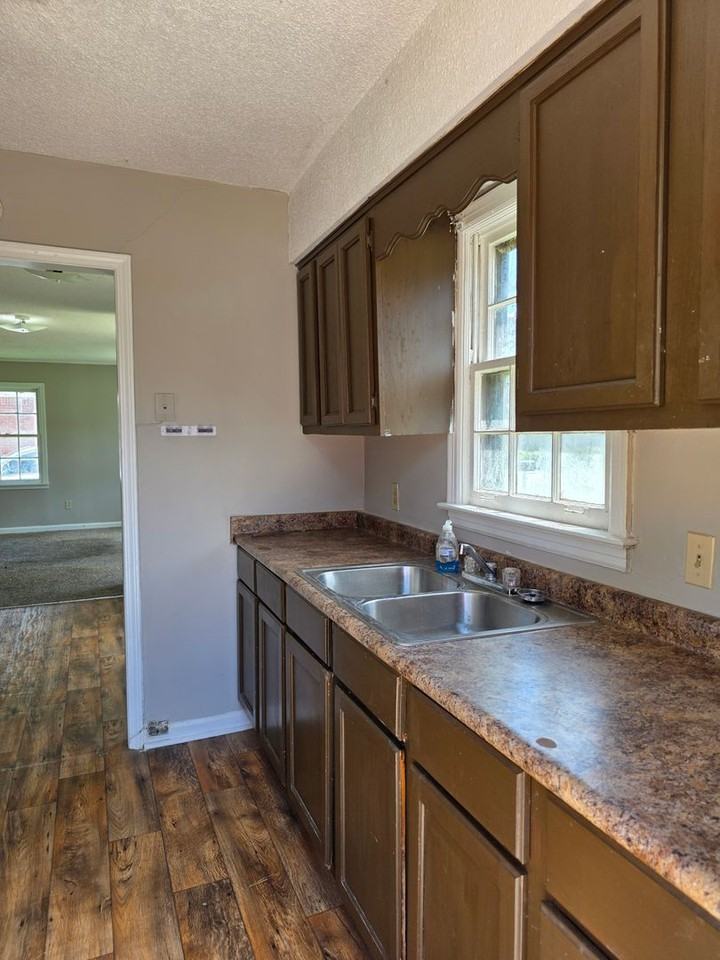 1808 Scottwood St - Photo 2 of 18