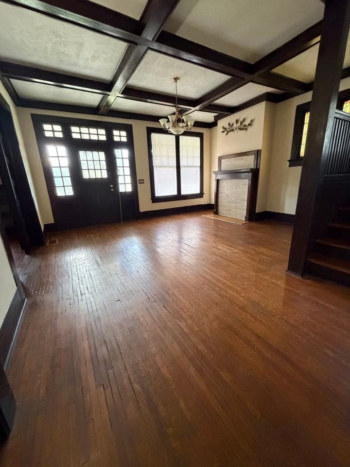 1042 N Highland Ave - Photo 2 of 11