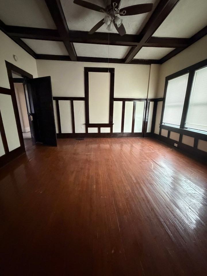 1042 N Highland Ave - Photo 3 of 11