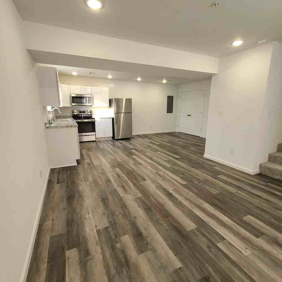407 Doxey St #3 - Photo 3 of 17