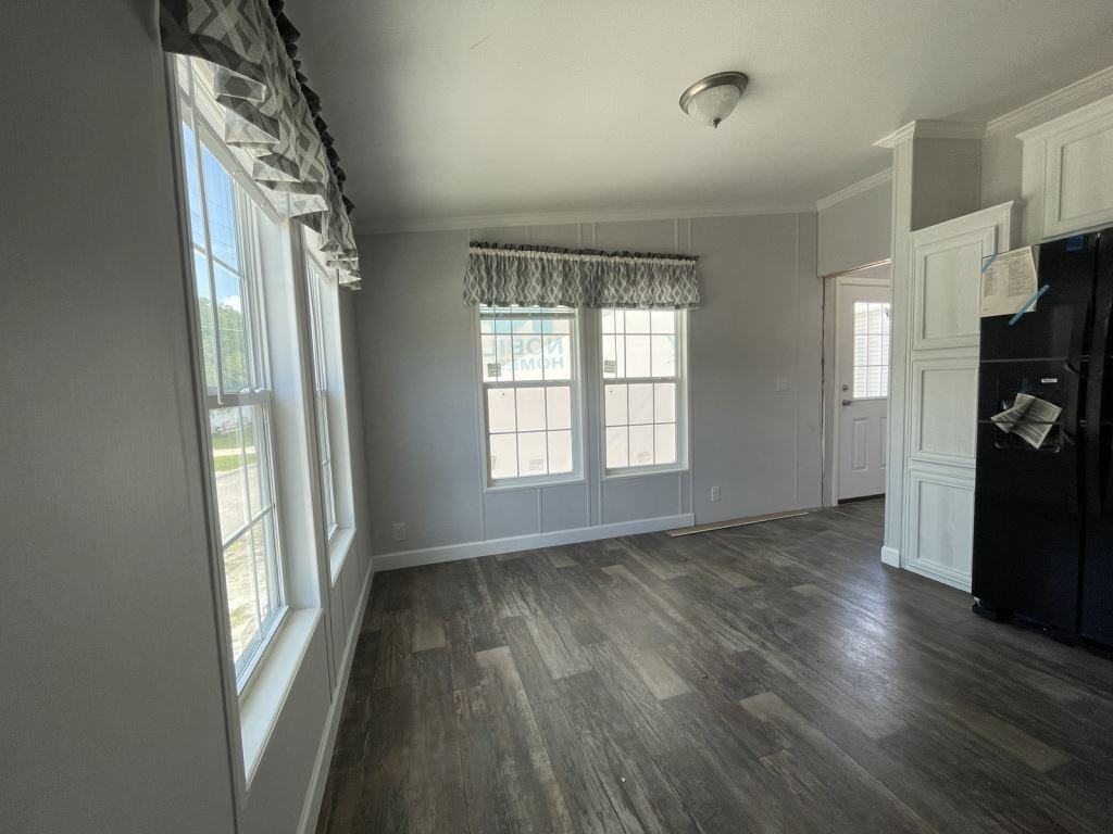 93 Lisa Dr - Photo 2 of 26