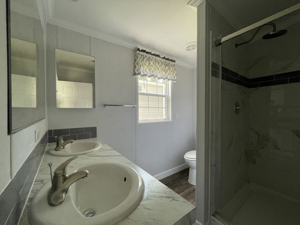 93 Lisa Dr - Photo 4 of 26