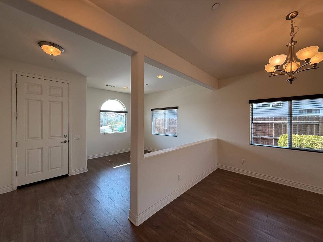 305 Hampton Dr - Photo 4 of 50