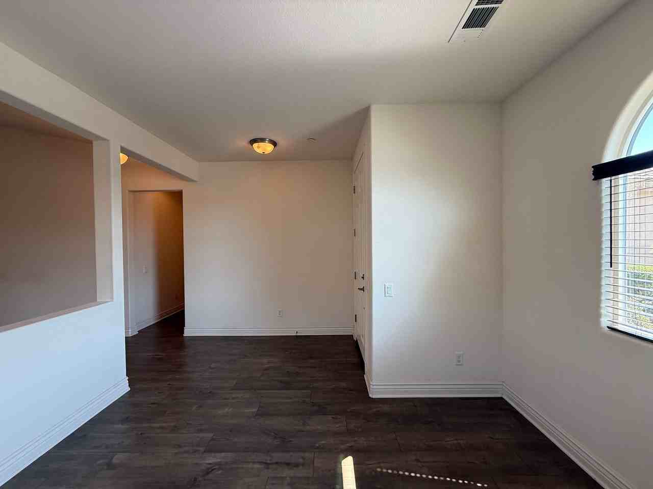 305 Hampton Dr - Photo 6 of 50