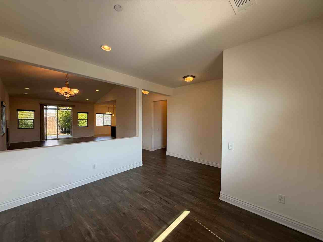305 Hampton Dr - Photo 7 of 50