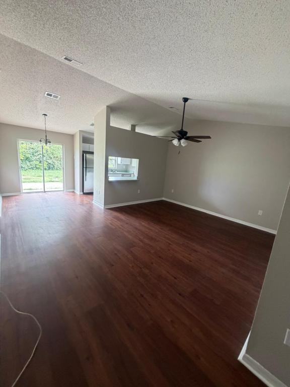 10303 Hemlock St - Photo 2 of 11