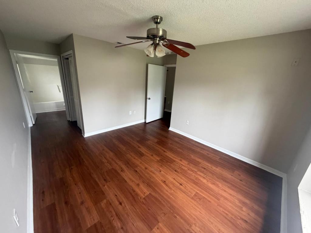 10303 Hemlock St - Photo 6 of 11