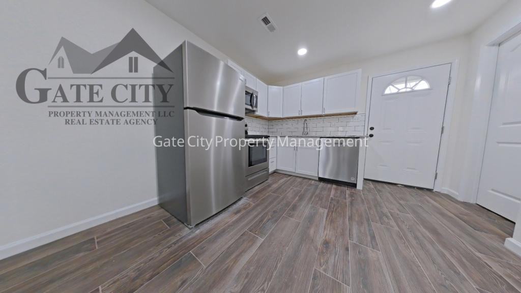 213 Marshall St - Photo 2 of 7