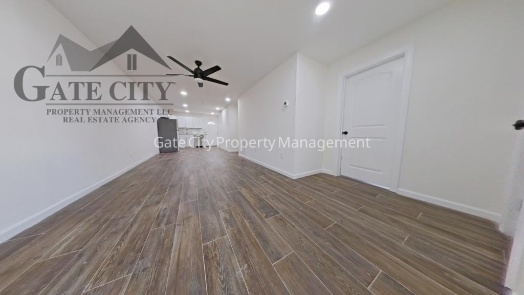 213 Marshall St - Photo 4 of 7