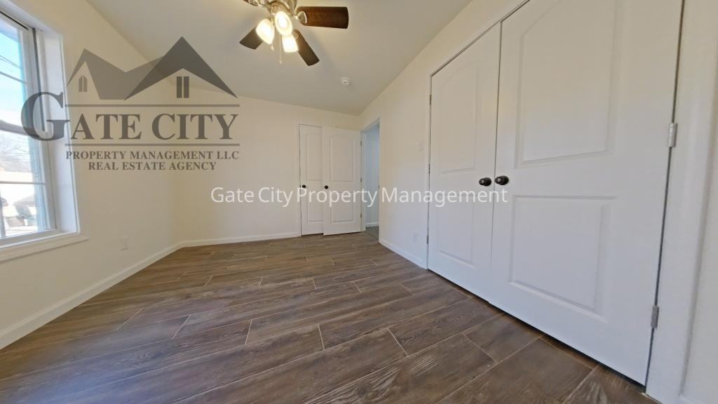213 Marshall St - Photo 5 of 7