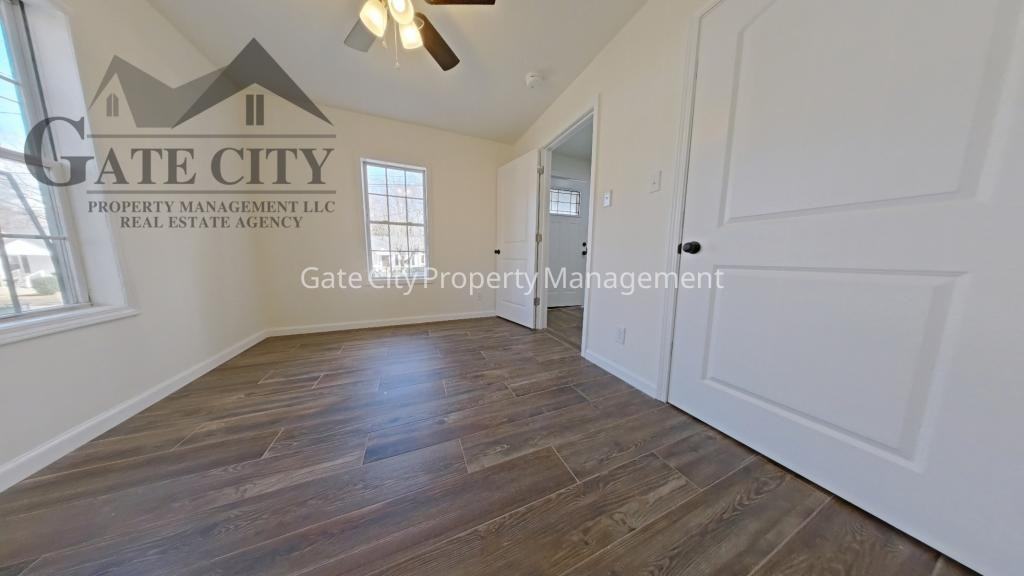 213 Marshall St - Photo 6 of 7
