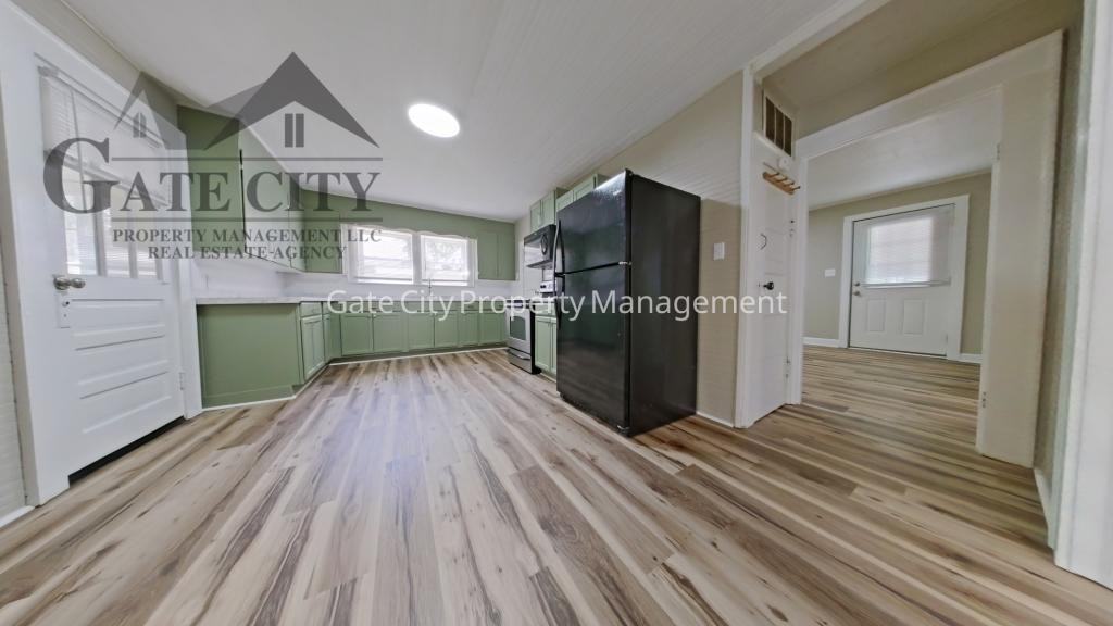 901 Old Thomasville Rd - Photo 2 of 11