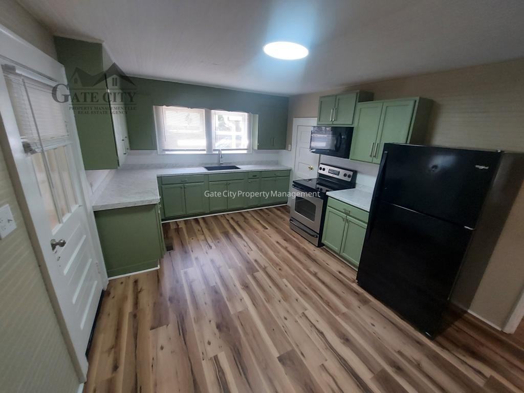 901 Old Thomasville Rd - Photo 3 of 11