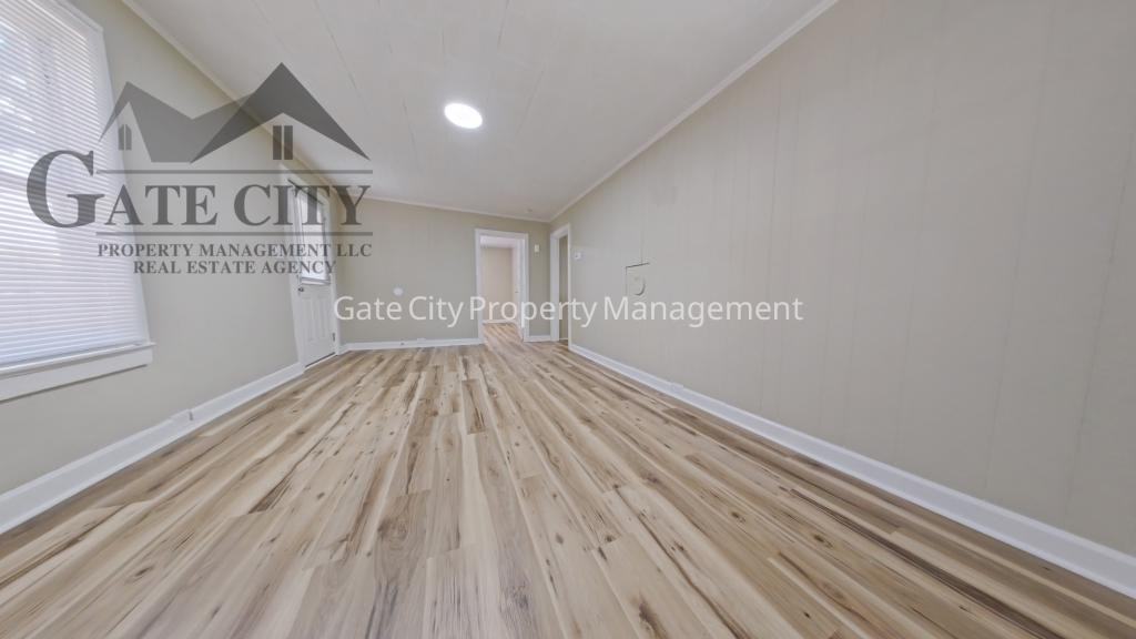 901 Old Thomasville Rd - Photo 4 of 11