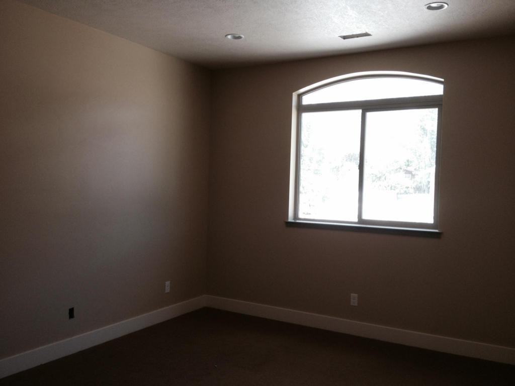 641 S 350 E - Photo 5 of 13