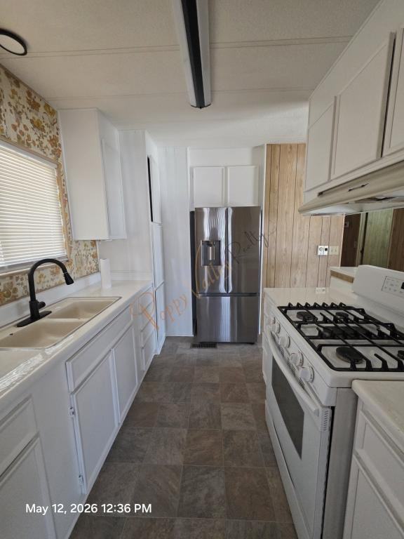 2110 Balboa Dr - Photo 3 of 8
