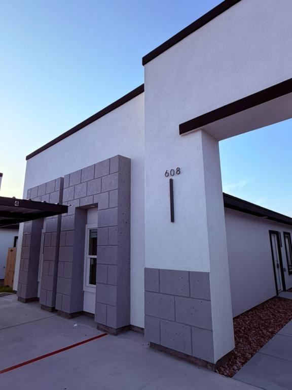 608 Mountain Rd - Photo 2 of 14