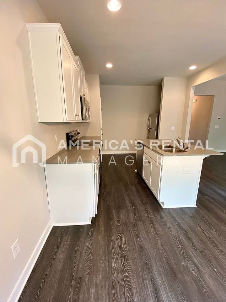 489 Andrew Dr - Photo 5 of 21