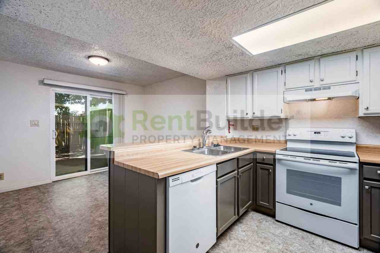 6041 Sequoia Rd Nw #D10 - Photo 6 of 25