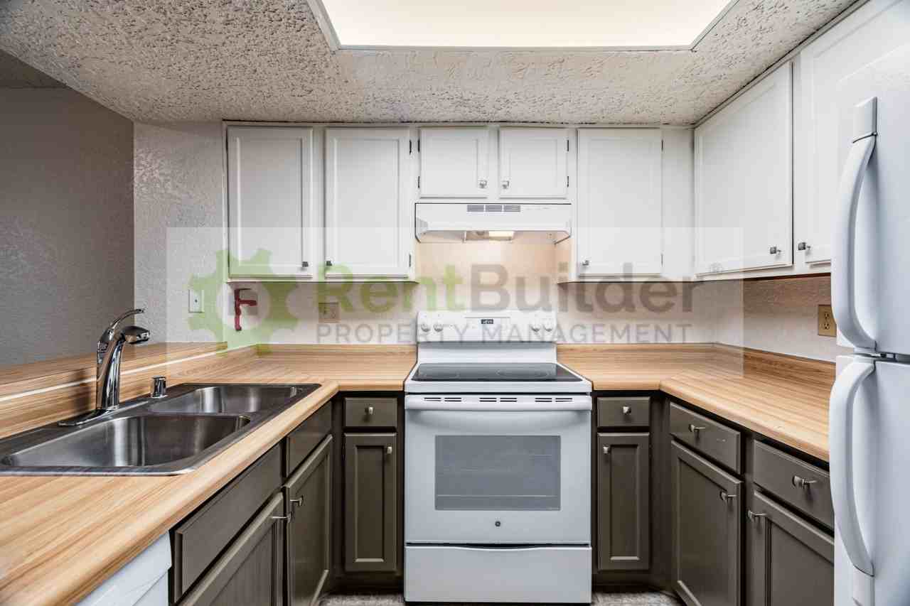 6041 Sequoia Rd Nw #D10 - Photo 7 of 25