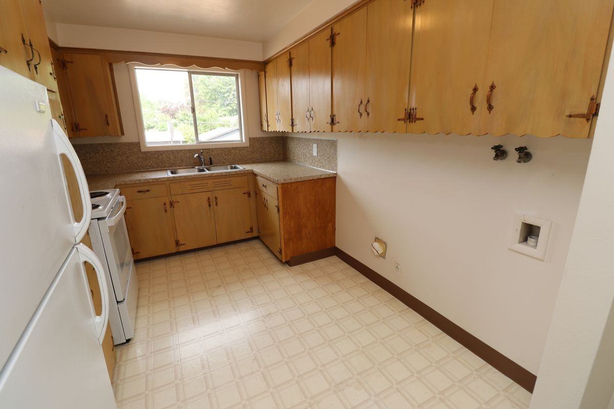 3025 Madison St Ne - Photo 4 of 16