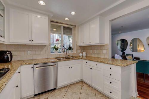 5831 Seawalk Dr - Photo 5 of 20